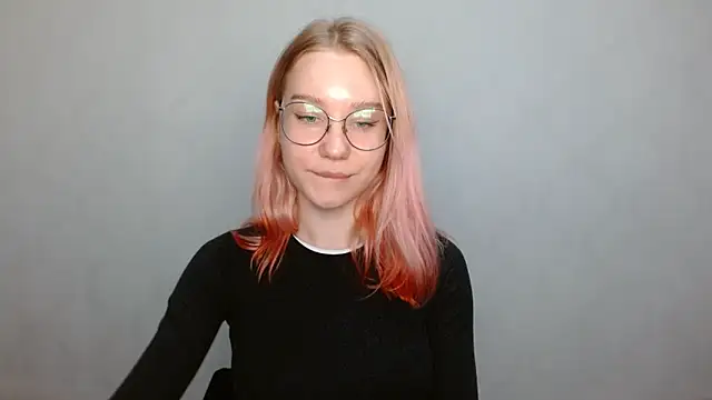 Snapshot of cindi_hot chatting on 12-14-24, 12:44 cindi hot online show from 12-14-24, 12:44