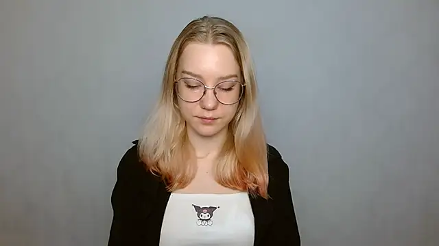 Snapshot of cindi_hot chatting on 01-21-25, 10:19 cindi hot online show from 01-21-25, 10:19