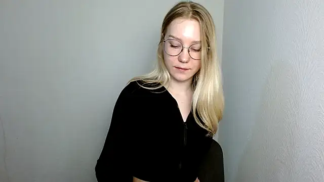 Snapshot of cindi_hot chatting on 03-13-25, 12:13 cindi hot online show from 03-13-25, 12:13