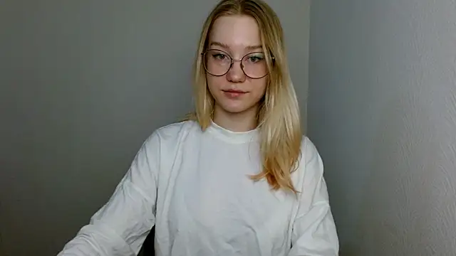 Snapshot of cindi_hot chatting on 03-17-25, 11:31 cindi hot online show from 03-17-25, 11:31