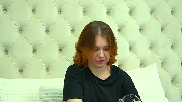 LessySmith online show from 10-17-25, 04:31