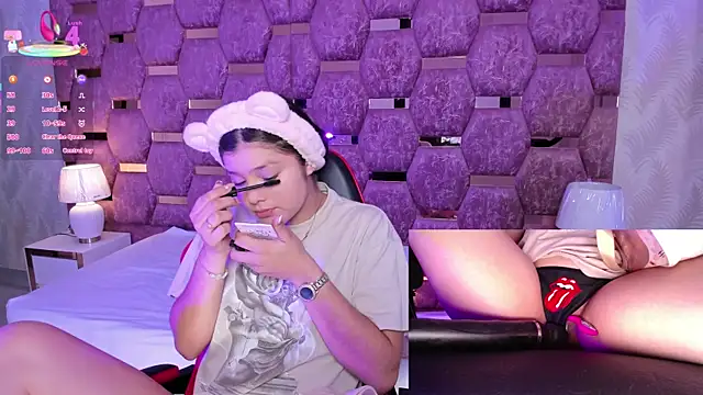 Trianna   online show from 11-22-25, 02:27