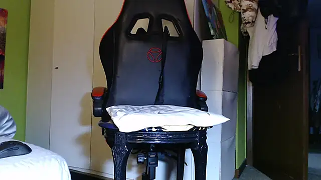 Snapshot of MASTERMONEY chatting on 02-05-25, 05:42 MASTERMONEY online show from 02-05-25, 05:42