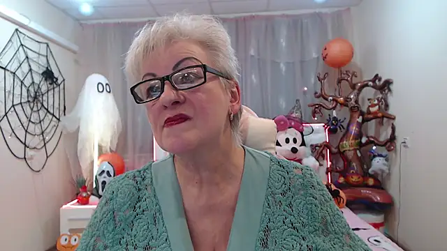 KayleSmoll online show from 10-31-25, 07:48