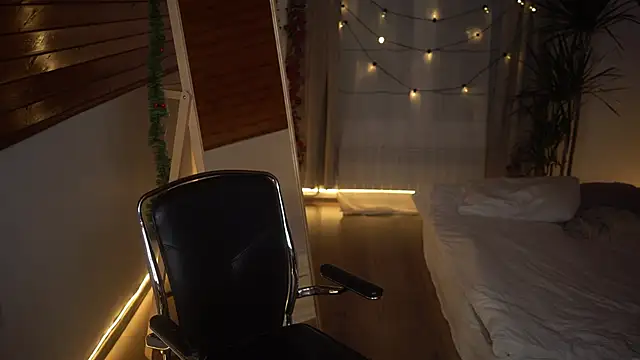 Snapshot of AkaneiroDemon chatting on 12-18-24, 04:39 AkaneiroDemon online show from 12-18-24, 04:39