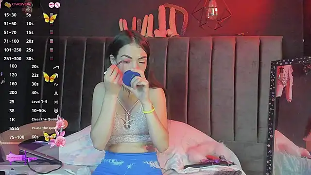 Snapshot of Alice_ch1 chatting on 01-18-25, 01:41 Alice ch1 online show from 01-18-25, 01:41