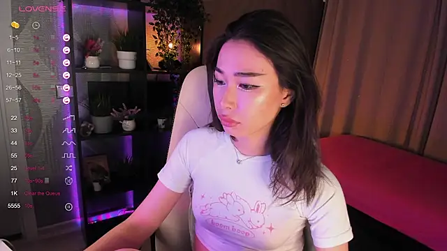 Snapshot of sensualily chatting on 09-17-25, 03:46 sensualily online show from 09-17-25, 03:46