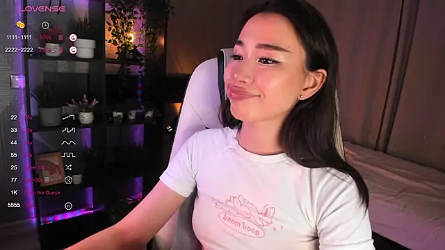 Snapshot of sensualily chatting on 10-12-25, 01:32 sensualily online show from 10-12-25, 01:32