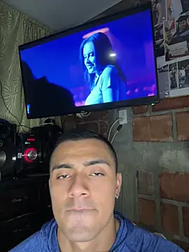 Snapshot of Stiven-Bell chatting on 02-19-25, 01:29 Stiven-Bell online show from 02-19-25, 01:29