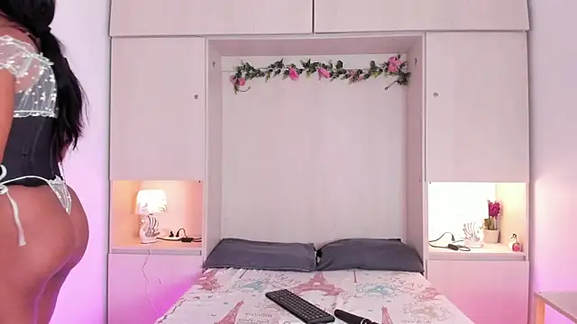 Snapshot of KendallRosse1 chatting on 09-27-25, 01:49 KendallRosse1 online show from 09-27-25, 01:49