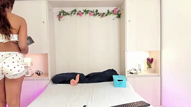 Snapshot of KendallRosse1 chatting on 12-01-25, 12:21 KendallRosse1 online show from 12-01-25, 12:21