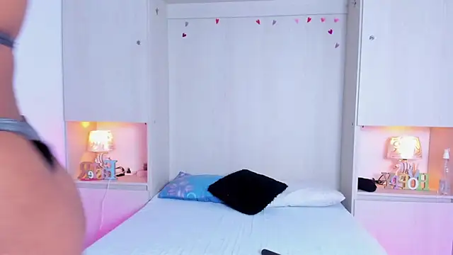 Snapshot of KendallRosse1 chatting on 12-18-25, 12:44 KendallRosse1 online show from 12-18-25, 12:44