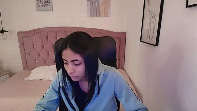 shaneelle online show from 11-17-25, 03:12