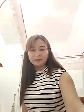 Snapshot of Sexy-ladyboobs20 chatting on 12-25-24, 12:05 Sexy-ladyboobs20 online show from 12-25-24, 12:05