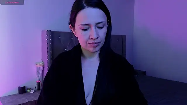 Snapshot of cristal_hilton_10 chatting on 11-28-25, 07:11 cristal hilton 10 online show from 11-28-25, 07:11