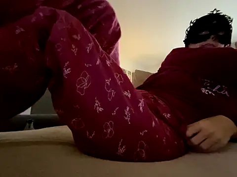 Marilou1983 online show from 11-30-25, 08:51