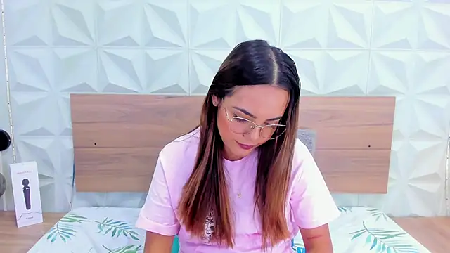 Snapshot of Stacey_white_ chatting on 02-04-25, 08:28 Stacey white online show from 02-04-25, 08:28