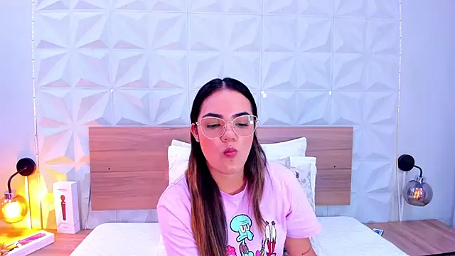 Snapshot of Stacey_white_ chatting on 10-10-25, 07:57 Stacey white online show from 10-10-25, 07:57