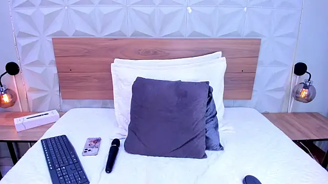 Snapshot of Stacey_white_ chatting on 11-24-25, 08:19 Stacey white online show from 11-24-25, 08:19