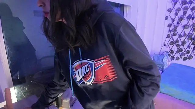 Snapshot of Vic_beckeer chatting on 02-13-25, 04:43 Vic beckeer online show from 02-13-25, 04:43