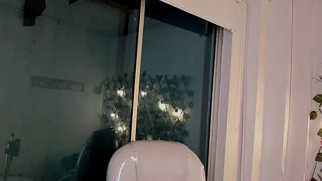 Snapshot of Vic_beckeer chatting on 03-11-25, 03:37 Vic beckeer online show from 03-11-25, 03:37