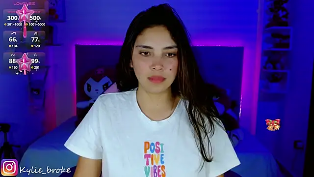 Snapshot of Kylie_brokee chatting on 01-20-25, 09:11 Kylie brokee online show from 01-20-25, 09:11