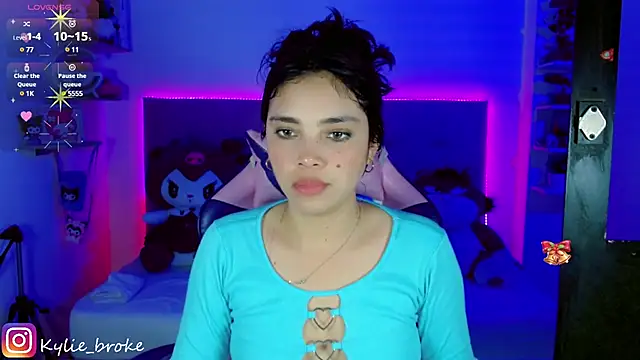 Snapshot of Kylie_brokee chatting on 01-29-25, 12:33 Kylie brokee online show from 01-29-25, 12:33