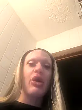 ImCarolinaCutiexxx online show from 09-17-25, 07:15