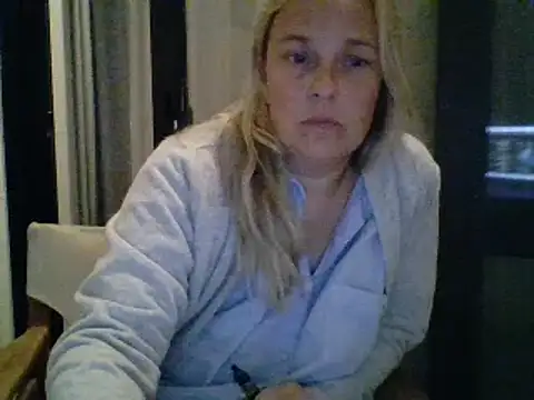 Snapshot of scrummymummy2 chatting on 10-23-25, 07:56 scrummymummy2 online show from 10-23-25, 07:56