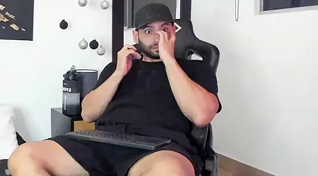 Snapshot of Dereck_vega chatting on 12-13-24, 01:04 Dereck vega online show from 12-13-24, 01:04