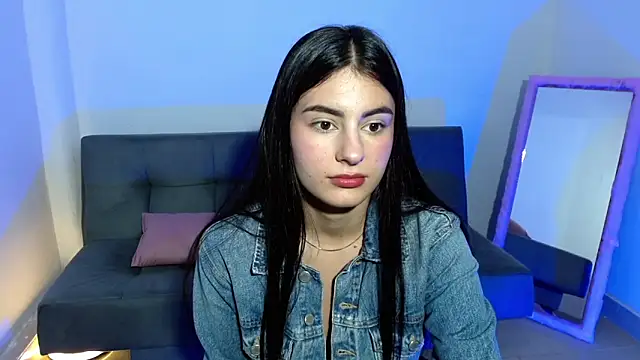 Snapshot of Antonella_666 chatting on 10-17-25, 04:04 Antonella 666 online show from 10-17-25, 04:04