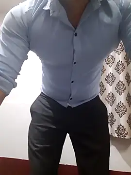 Snapshot of Guyinshortss chatting on 02-07-26, 07:06 Guyinshortss online show from 02-07-26, 07:06