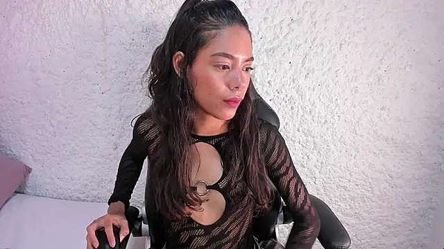 Snapshot of cate_martinez chatting on 12-11-24, 05:53 cate martinez online show from 12-11-24, 05:53