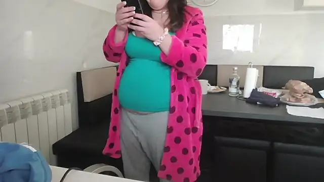 Snapshot of milfmomxx chatting on 01-14-25, 01:28 milfmomxx online show from 01-14-25, 01:28