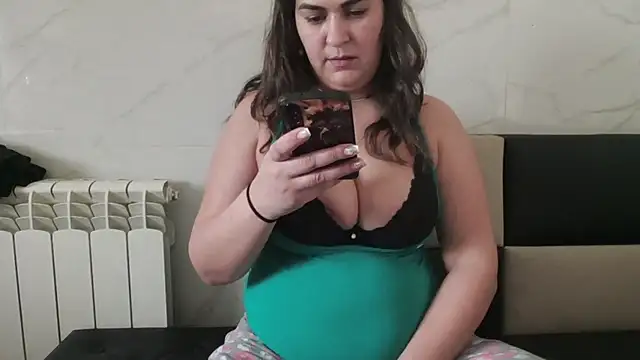 Snapshot of milfmomxx chatting on 01-20-25, 11:13 milfmomxx online show from 01-20-25, 11:13