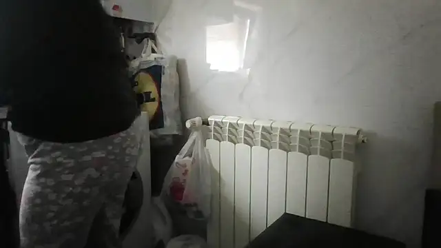 Snapshot of milfmomxx chatting on 03-15-25, 10:13 milfmomxx online show from 03-15-25, 10:13