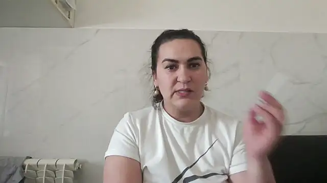 Snapshot of milfmomxx chatting on 03-22-25, 10:39 milfmomxx online show from 03-22-25, 10:39