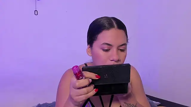 crystalvazquez online show from 11-07-25, 12:49