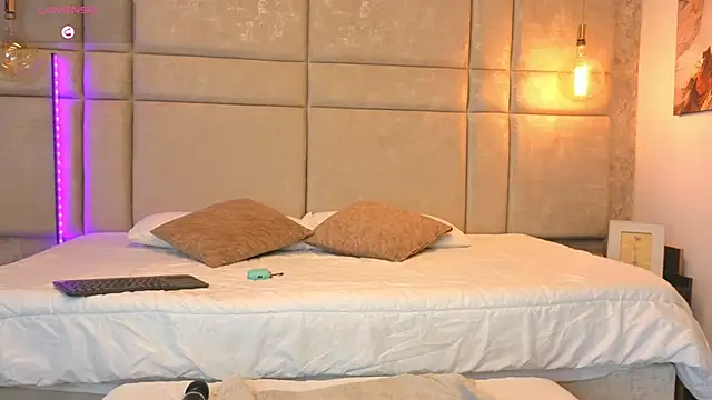 AlessiaLondon online show from 10-08-25, 03:59