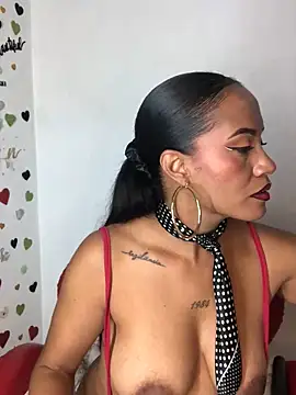 AdelaHaneix online show from 10-26-25, 04:46