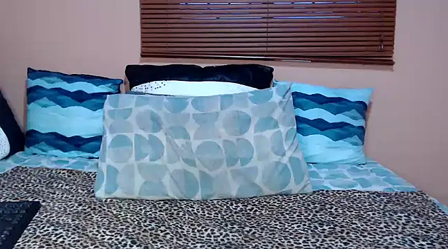 Snapshot of LONGBLKCLIT36 chatting on 02-18-25, 04:48 LONGBLKCLIT36 online show from 02-18-25, 04:48