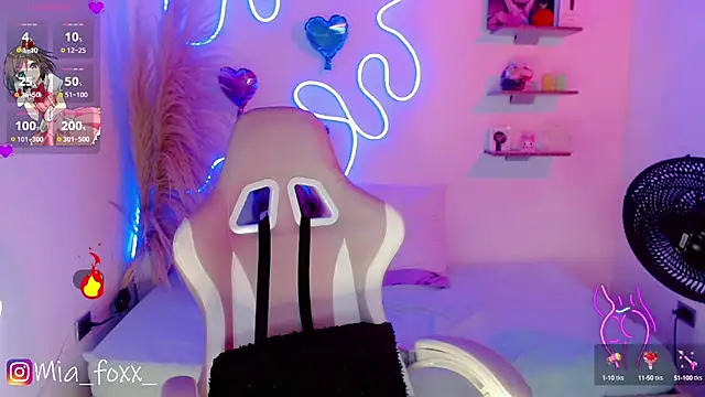 Mia foxx  online show from 02-05-25, 09:07