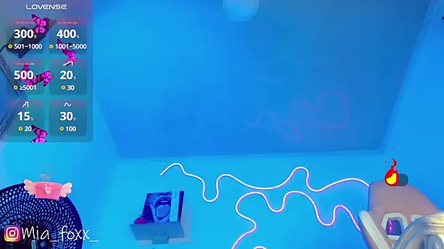 Mia foxx  online show from 03-01-25, 12:17