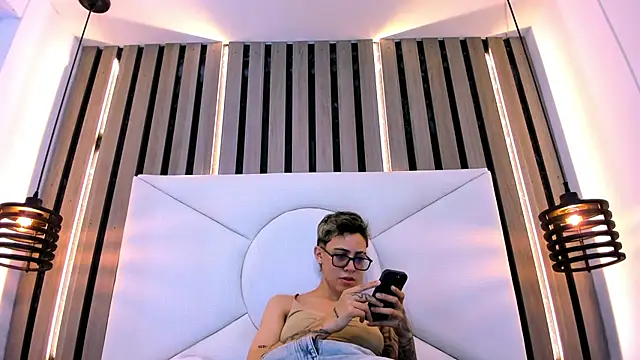 Cutie Shy  online show from 01-12-26, 07:30