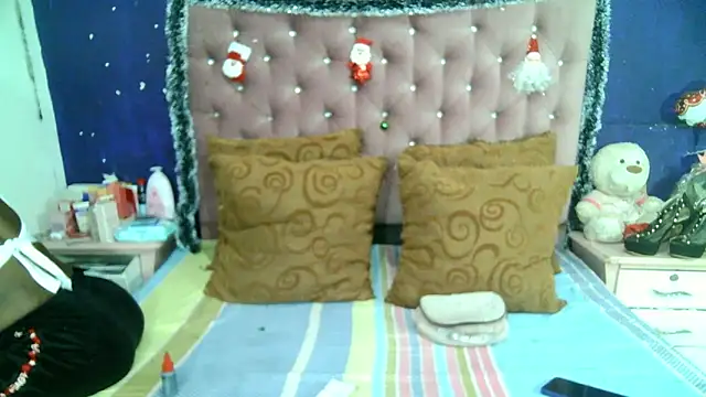 Snapshot of ValeriaTsx chatting on 12-20-25, 12:45 ValeriaTsx online show from 12-20-25, 12:45