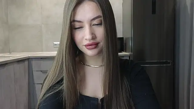 Snapshot of Cinderella____ chatting on 12-19-24, 07:18 Cinderella online show from 12-19-24, 07:18