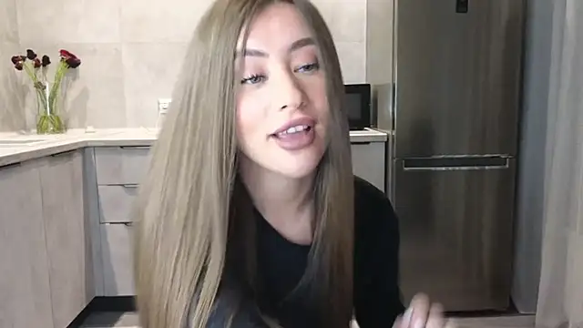 Snapshot of Cinderella____ chatting on 02-20-25, 02:57 Cinderella online show from 02-20-25, 02:57