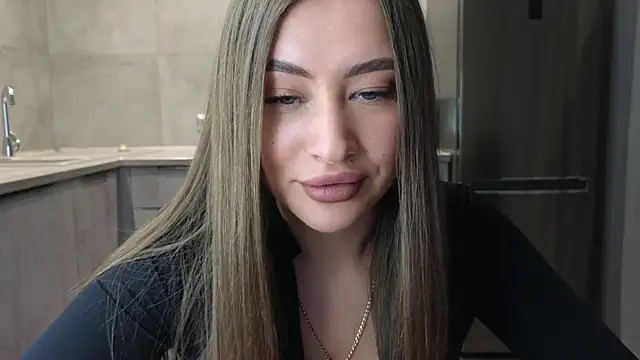 Snapshot of Cinderella____ chatting on 02-21-25, 10:37 Cinderella online show from 02-21-25, 10:37