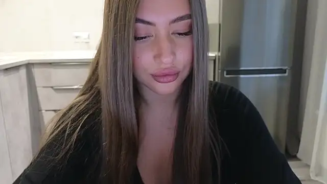 Snapshot of Cinderella____ chatting on 03-04-25, 01:23 Cinderella online show from 03-04-25, 01:23