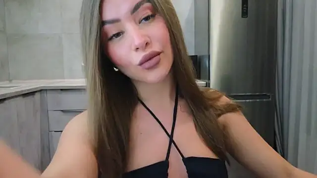 Snapshot of Cinderella____ chatting on 03-16-25, 06:34 Cinderella online show from 03-16-25, 06:34